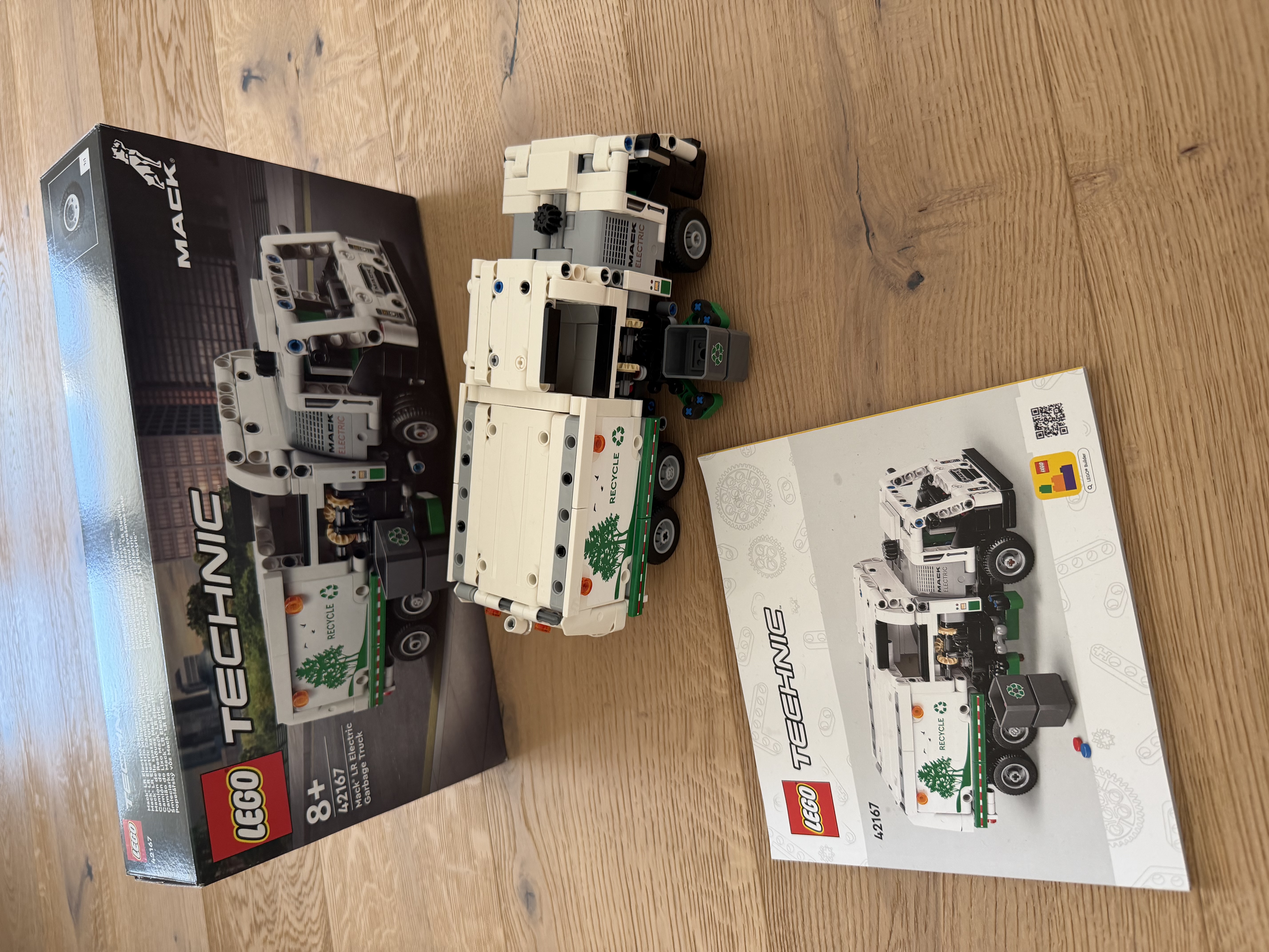 Mack LR Electric Garbage Truck
